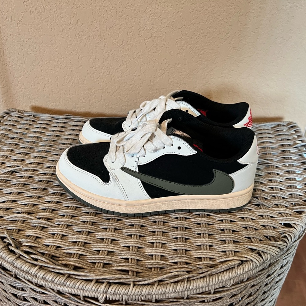 Air Jordan Travis Scott sneakers women's size 7